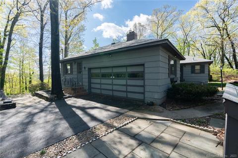 24 Country Ridge Rd, Danbury, CT 06811