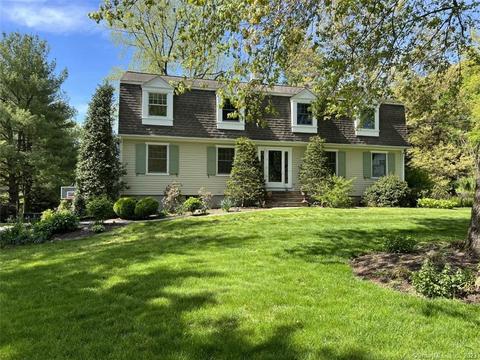 15 Lincoln Dr, New Canaan, CT 06840