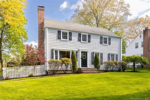 31 Lynn Ct, Darien, CT 06820