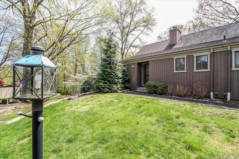 295 Agawam Dr #B, Stratford, CT 06614