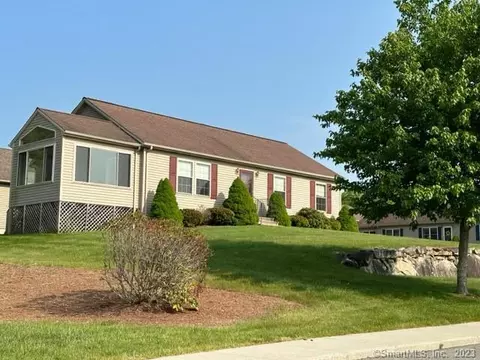 61 Deerwood Dr, Killingly, CT 06239 photo 14