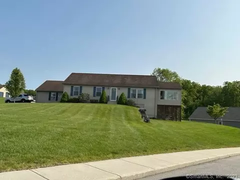61 Deerwood Dr, Killingly, CT 06239 photo 11