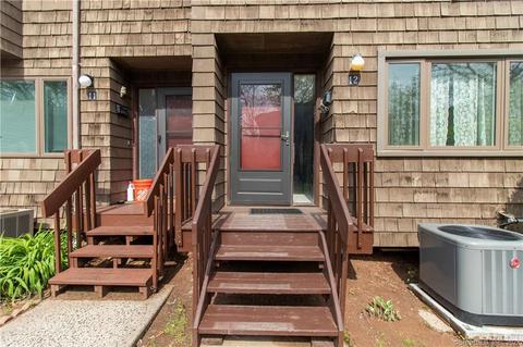 12 Towne House Rd #12, Hamden, CT 06514