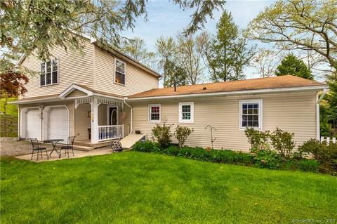 32 Rosemere Dr, Newtown, CT 06482