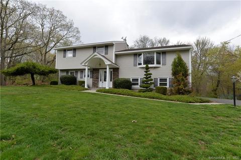 7 Kalko Dr, Wolcott, CT 06716