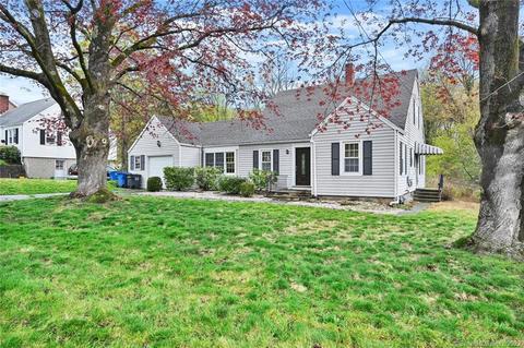 70 Stonehouse Rd, Trumbull, CT 06611