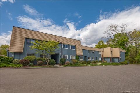 80 Montauk St #80, Fairfield, CT 06825