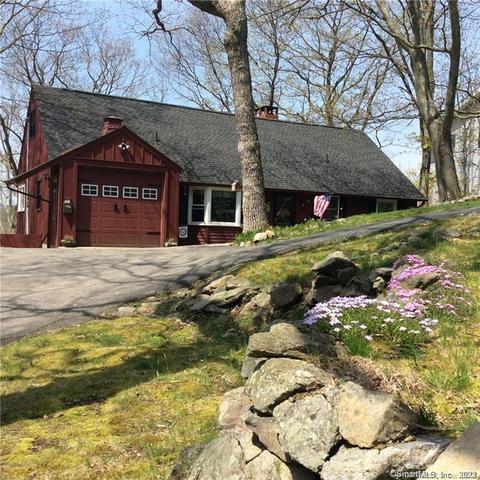 34 Mohegan Rd, Norwich, CT 06360
