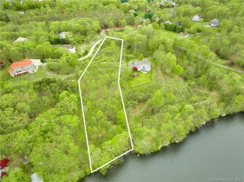 18 Shoreview Ln, Danbury, CT 06811