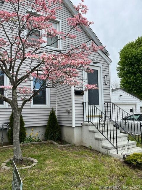 22 Hollister St, Stratford, CT 06615