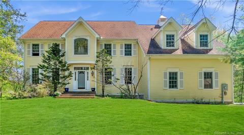2 Meadow Rdg, Avon, CT 06001