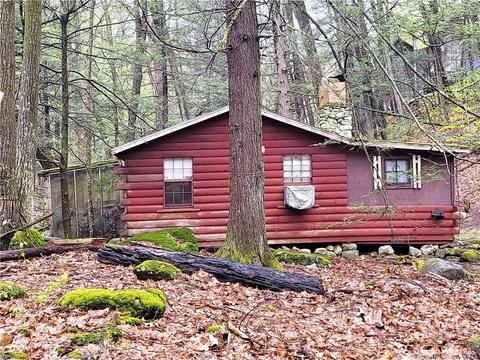 83 Barkhamsted Rd, Granby, CT 06090
