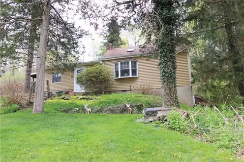 140 Luna Trl, Southbury, CT 06488