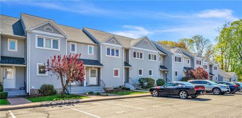 59 Oak Ridge Dr #59, Windsor Locks, CT 06096
