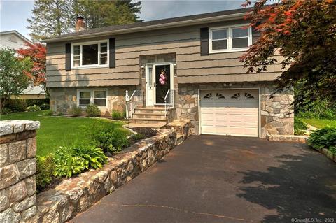 5 Michael St, Danbury, CT 06810