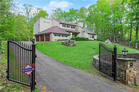 29 Walker Ln, Weston, CT 06883