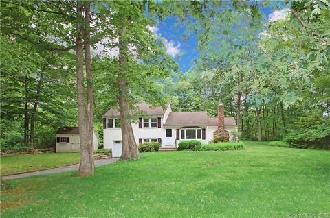 2 Fern Ln, Newtown, CT 06470