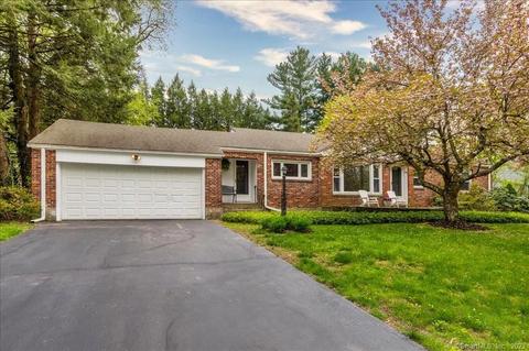 7 Still Rd, West Hartford, CT 06117