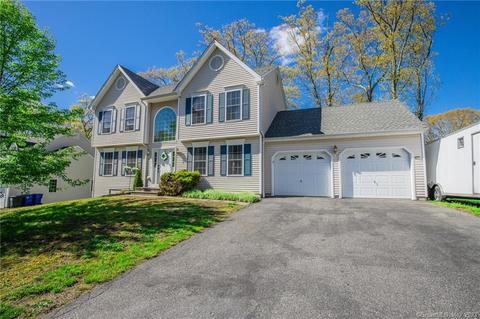 83 Tognalli Dr, Torrington, CT 06790
