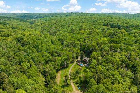 11 Hemlock Trl, Oxford, CT 06478