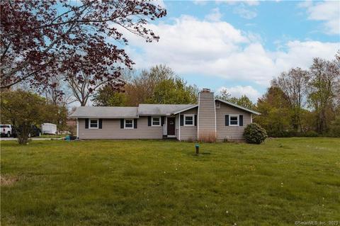 16 Paugussett Rd, Newtown, CT 06482