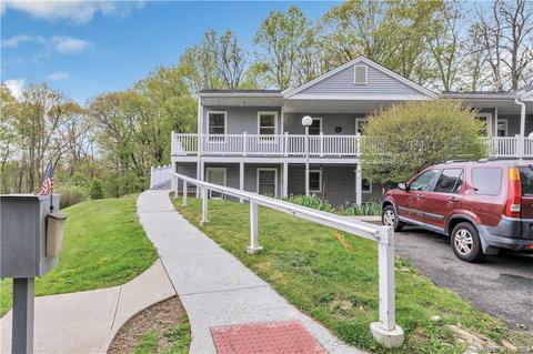 51 Hidden Knolls Cir #51, Monroe, CT 06468