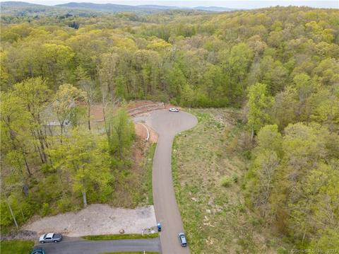 105 Blue Hills Dr, Guilford, CT 06437