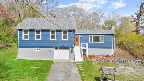 226 Pumpkin Hill Rd, Groton, CT 06355