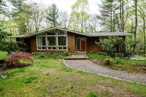 10 Timber Ln, Woodbridge, CT 06525