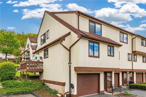 78 Dorchester Ct #78, Beacon Falls, CT 06403