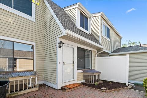624 Longfellow Dr #624, Branford, CT 06405