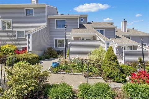 702 Golf Dr #702, East Haven, CT 06512