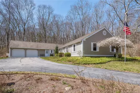 41 Coult Ln, Old Lyme, CT 06371