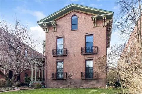 33 Charter Oak Pl #3, Hartford, CT 06106