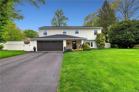 55 Woodside Cir, Fairfield, CT 06825