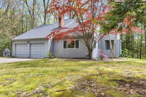 16 Echo Ln, Simsbury, CT 06070