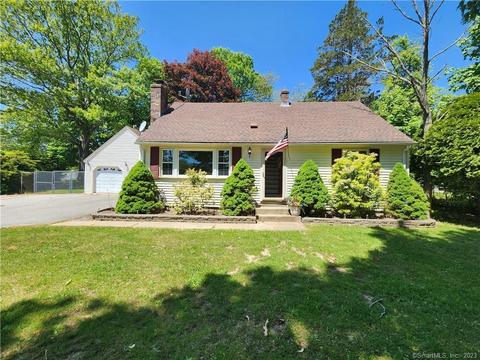 4 Williams Rd, Montville, CT 06370