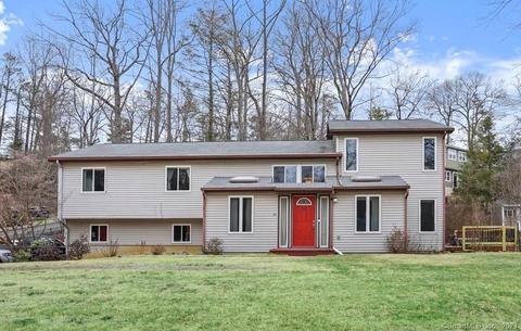 22 Alan Rd, Danbury, CT 06810