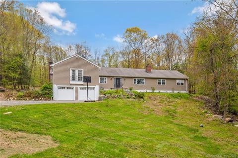 53 Leavenworth Rd, Woodbury, CT 06798