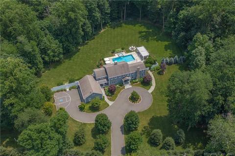 8 Hanson Rd, Darien, CT 06820