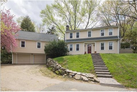 118 Seymour Rd, Woodbridge, CT 06525