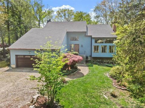121 Lakewood Dr, Fairfield, CT 06824