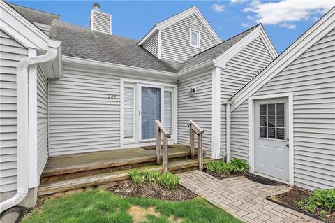 203 Hickory Woods Ln #203, Stratford, CT 06614