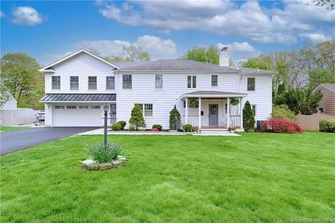 91 Westwood Rd, Fairfield, CT 06825