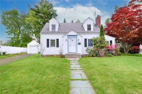 294 Shoreham Village Dr, Fairfield, CT 06824