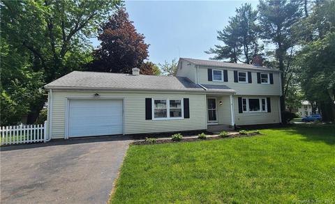 18 Valley Crest Dr, West Hartford, CT 06110