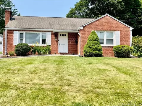 77 Federal St, West Hartford, CT 06110