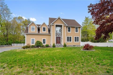 9 Oak Ln, Danbury, CT 06811