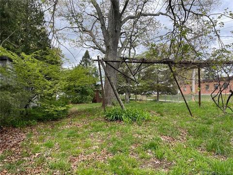 9-31 Overlook St, West Haven, CT 06516