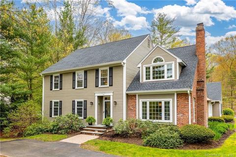 8 Saxon Woods Woods, Avon, CT 06001